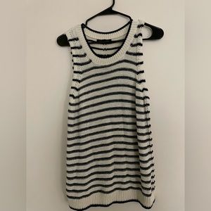 Banana Republic knit top, Size M